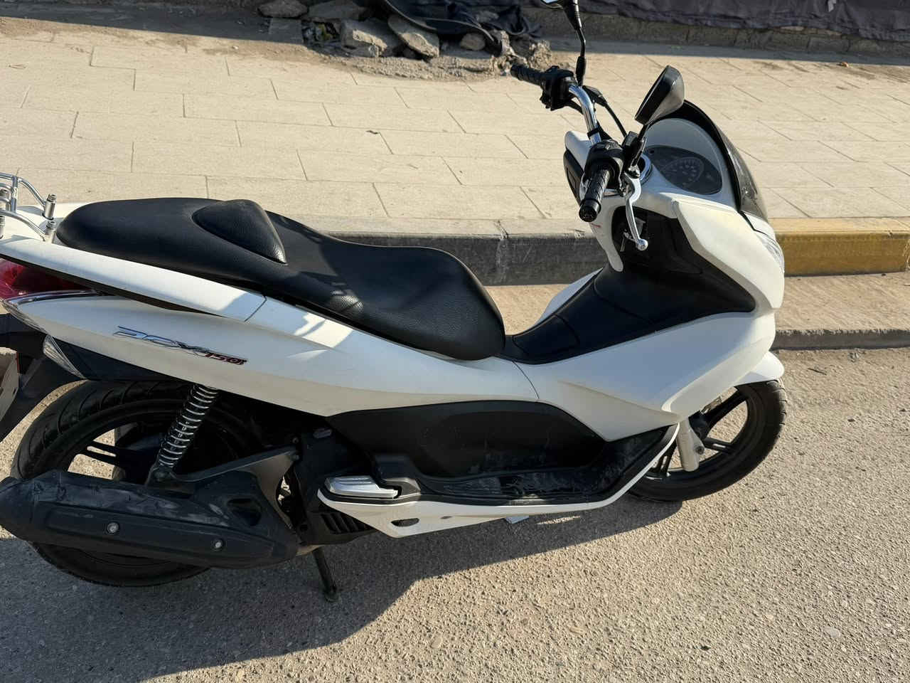 دراجه للبيع الجيل الأول بعدها كسر كارتون ماشيه 3 الف بعدها زيرو 
السعر 17$  ياباني Jk
مكان ديالى 
للاستفسار للاتصال على هذا الرقم ***********
