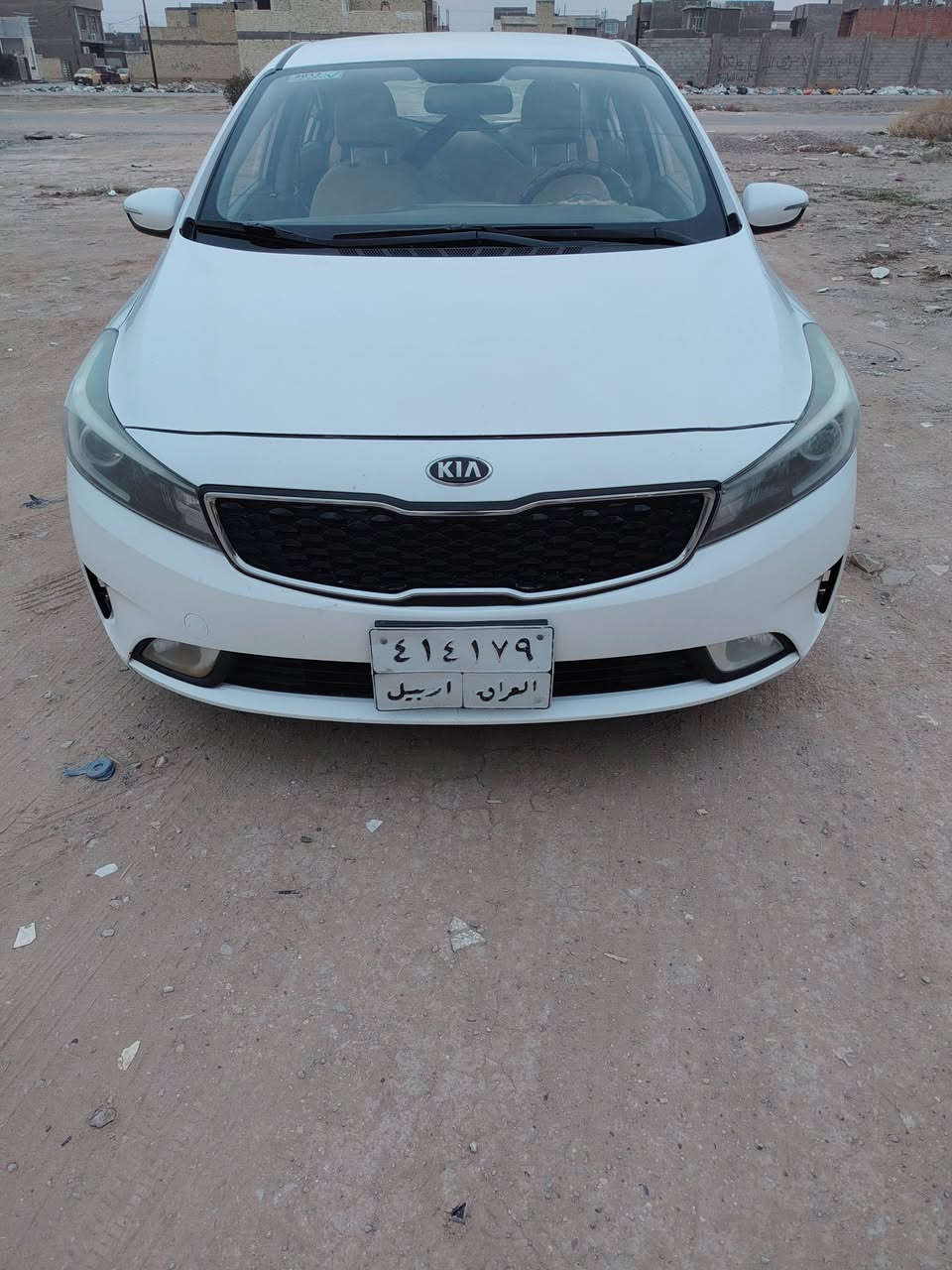 كيا سيراتو 17 سعرها ١٢٥ $
بيها تبديل باب خلف سائق نفس لون + تكحيل جاملغ  فقط
مكينة كير بلادية مفتوحة
إطارات صدرها بحالة جيدة
وكالة أو تحويل عادي جداً اب اسم شركة
مكان بغداد
***********
