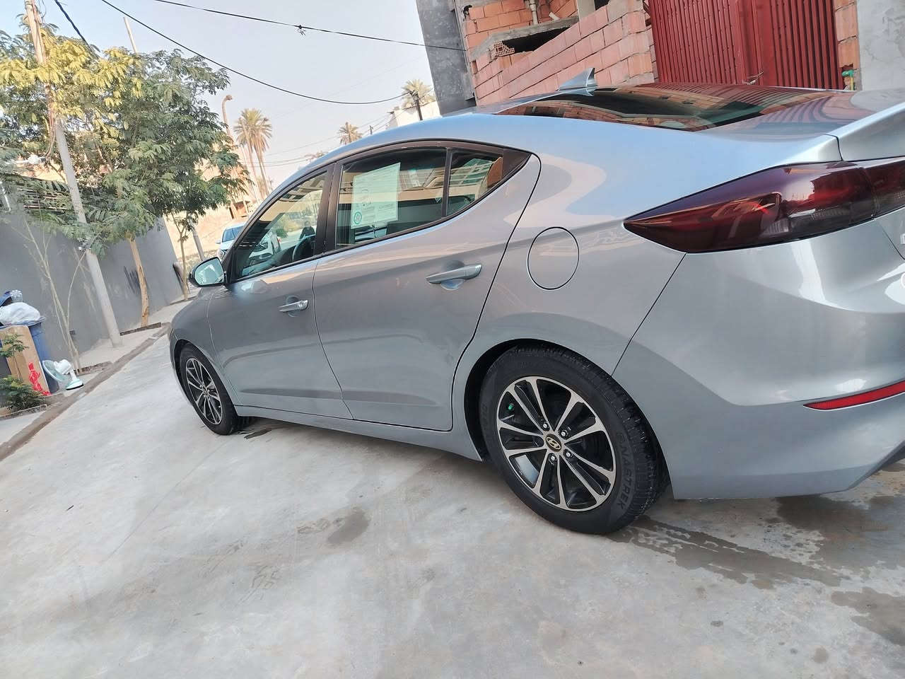 الانترا موديل 17 رقم أربيل جديد بسمي هزه جديد سنويه لحد 2030يعني مصفر كلشي جديد
ماشيه جوا 100 ميل  صدر تخم تاير جديد كير محرك شرط والفحص جديد سياره بيها قطعه وحده فقط كلشي ناشر السونار والحادث وكل التفاصيل موجوده بالمنشور مكان سياره ديالى بعقوبة السعر 124 وبي مجال شي بسيط رقم الهاتف *********** موديل 17
