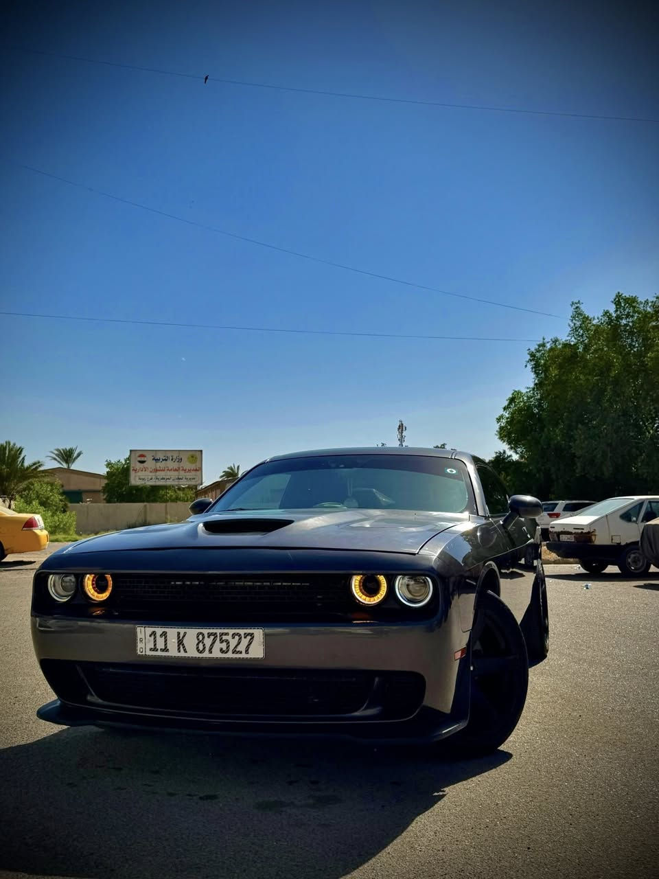 السلام عليكم اليدور جديد ونضيف جالنجر موديل 2023 sxt لاسكول
سيارة بلادية اني مستوردهة بعدهة ع وضع الشركة 

بيهة جاملغ وبنيد محدثة بدون دواخل اكرر بدون لا لغد ولا شاصي غاز التبريد الاصلي بعدة بيهة  صور الحادث خاص

مواصفاتهة هية لمعروفة كشن كهرباء تشغيل عن بعد 

سقف روز رايز  دشبول لد متغير 

ويل نجمة خسفة قوية اصلي 11انج وتاير 20 تايرات جدد 

رقمهة بغداد صارلهة 4شهر ونص من رقمتهة 

سيارة الف متصرف عليهة جاهزة من كلشي 

مكاني بغداد *********** ترهم مراوس هم
