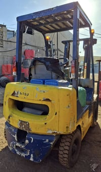 ورحمه الله وبركاته  للبيع رافعه شوكيه نوع komatsu  حجم 1.5 محرك بنزين ...