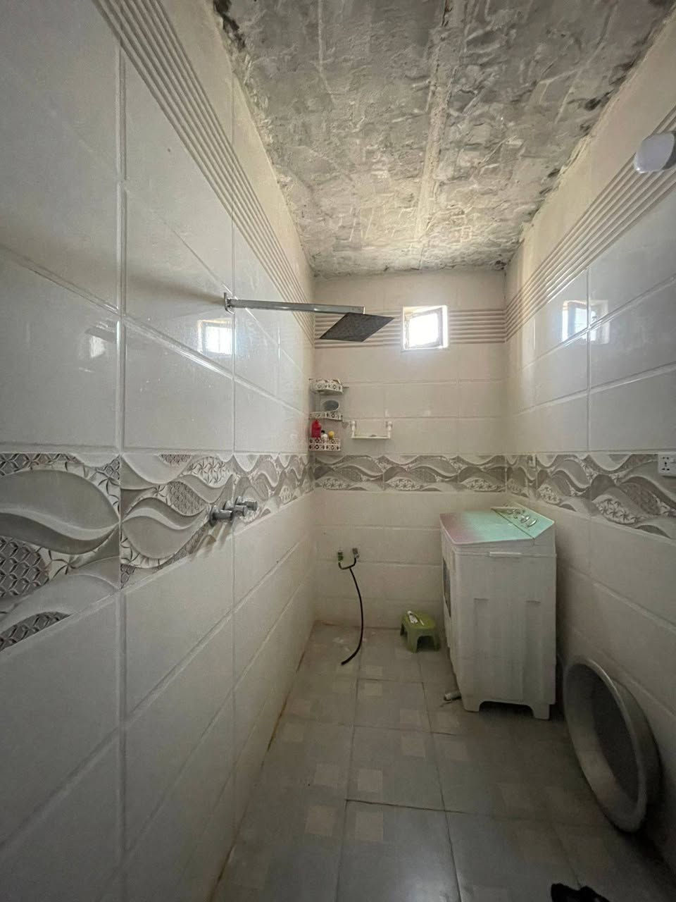 بيت للبيع مساحة 185 سند 25 يحتوي على غرفة وصالة ومطبخ وحمام داخلي وصحيات خارجية واستقبال وحديقة وساحة العنوان ال حمد نزلة شيخ سامي للاستفسار رقم صاحب البيت
***********
