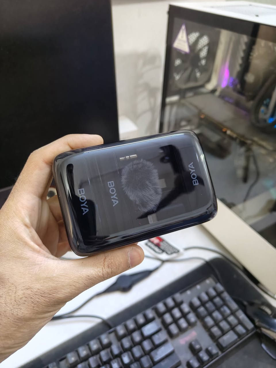 نك مايك للبيع
نك مايك من شركة بويا (BOYA link) يشتغل على الكاميرا و على كل الموبايلات

هذا اول مايك اشتريته و استخدمته كم شهر جان كلش مرتب... بيه عزل ضجيج و تحكم بشدة الحساسية لكل مايك على حدا و يشتغل على الايفون و الكاميرا و موبايلات التايب سي، كلش محافظ عليه و نظافته بالصور بس وحدة من عوازل الهوا ضايعة باقية وحدة

يدعم شحن الموبايل اثناء الاستخدام عن طريق منفذ تايب سي و يدعم تشغيل الفيديو بالسبيكر بدون ما تشلعه

 الله رزقني و جبت هواي مايكات غيره فما احتاجه بعد

السعر 100 الف هو سعر الجديد مالته 150,000
و بيه مجال لأي شخص مبتدأ بمجال التصوير و حاب يبدي بمايك مرتب و رخيص مثل ما اني بديت ❤️


**إذا كنت صاحب هذا الإعلان وتريد حذفه لأي سبب، رجاءا أرسل رسالة إلى الدعم الفني**