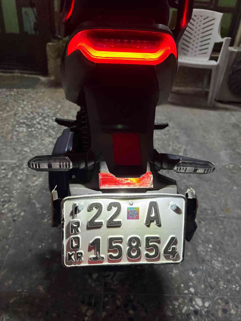 للبيع دراجة كي واي مينيكس – موديل 2025 بحالة ممتازة
🛵 اخذتها قبل 20 يوم فقط، استعمال شخصي خفيف ونظيف جداً، وتعتبر جديدة.
🛠️ مشيها ناعم وقوي وما بيها أي مشاكل، كلشي شغال 100%.
📑 بيها سنوية نافذة لغاية سنة 2030.
🛡️ الدراجة ضمن الضمان وراحته كاملة للمشتري.

📍 مرقّمة تسجيل رسمي أربيل (رقم 22) وجاهزة للفحص والتجربة.

🇮🇹 صناعة إيطالية أصيلة (المينيكس معروفة بجودتها العالية وأداءها المميز).

🔥 مناسبة للدوام والمشاوير اليومية، وحتى دلفري اقتصادية بالبنزين وثابتة على الطريق.

💰 السعر: 2,300,000 دينار يعني مليونين 300
🔄 قابل للتفاوض للجادين فقط.

📞 للتواصل مراسلة خاص أو اتصال.
*********** بي واتساب (احمد)
مكاني بغداد حي الجهاد بغداد, العراق
