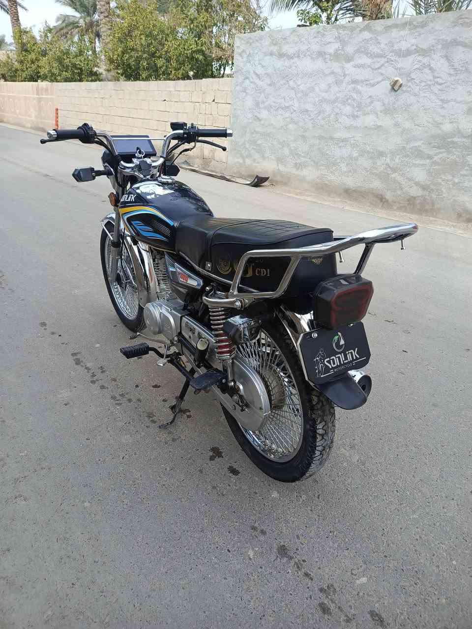 السلام عليكم دراجه للبيع موديل 2025 كفالة عامة خمسة كير ماممدود عليهة سبانةالون سود العنوان ديالى خان بني سعد الرقم ‏‪***********‬‏السعر خاص
