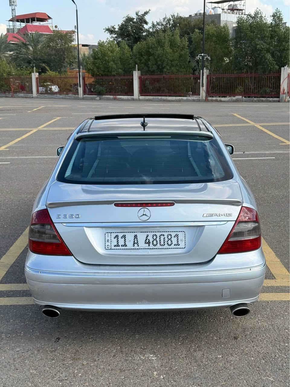 مرسيدس E350 W211 موديل 2008 AMG محرك 3500 V6
وارد امريكي داخله كلين تقرير امريكا موجود ،، بيها رش فقط بدون حادث جاملغ وباب مكفوله من اي ضربه ،، السياره فول مواصفات اعلى فئه ،، بنوراما ، 3 بردات ، كشنات كهرباء خزن ميموري + هيترات ، صندوق كهرباء ، قفل سرعه ، جام ازرق وبقيه المواصفات المعروفه للمرسيدس ،، السياره كلها على البلاد ومناقصها اي شي ،، رقم بغداد دولي وبأسمي ،، المكان بغداد حي الجامعه السعر 125 ورقه 
*********** بغداد, العراق
