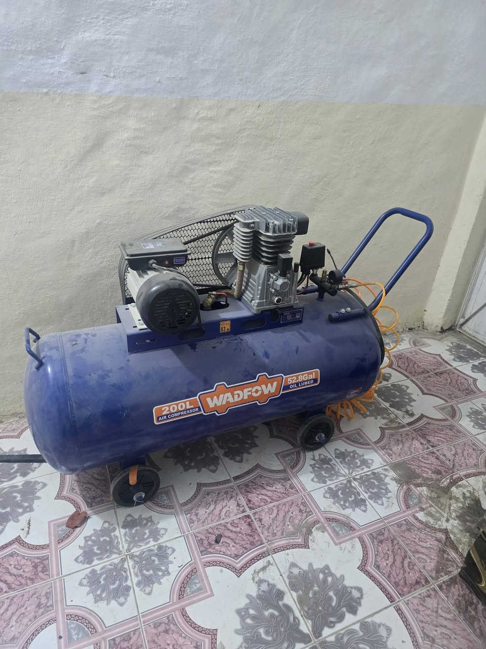 كمبورسر هواء جديد السعر ٦٠٠الف وبيه مجال قليل
***********
