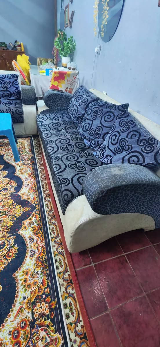 تخمين ونص للبيع قيم واخذ المكان الزعفرانية ***********
ابيع تخم واحد عادي الجوزي وحد والازرق وحد
