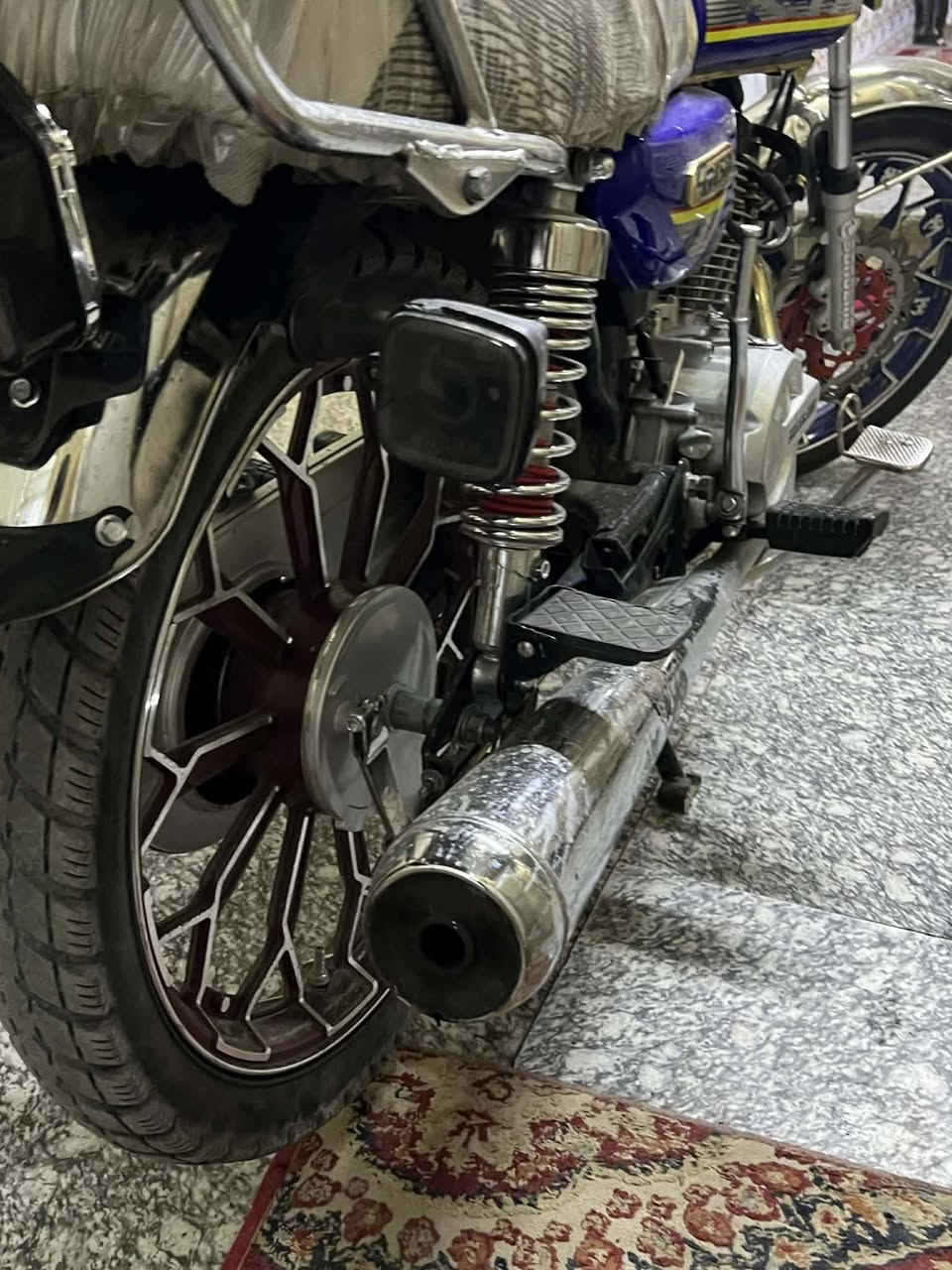 السلام عليكم ايراني للبيع موديل 25 دراجه حلوه ونظيفه محرك مكفول شرط الفحص دراجه مرتبه 5 كير المكان الدوره  السعر 700
***********
