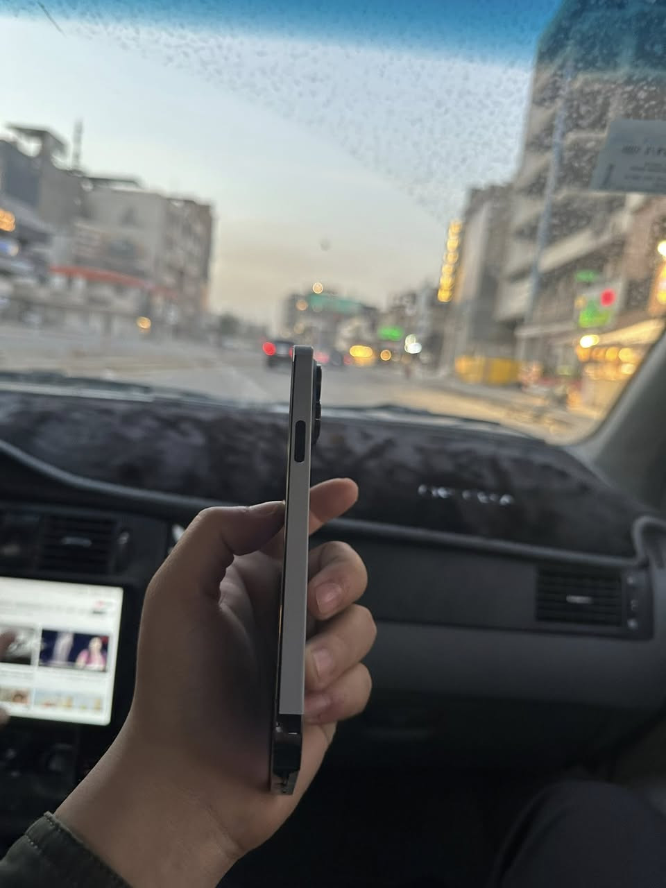 يالله🧡
ايفون 14برو ماكس
ذاكره 256
بطاريه 79 وبالحاسبه 81
دبل خط (شريحتين)
الجاهاز بلادي فقط فطر بالضهر ومغلف 
نضافه فول ZAالوجبه الصليه 
للبيع او مراوس بايفون السعر 690الف 
للتواصل ***********. ***********
