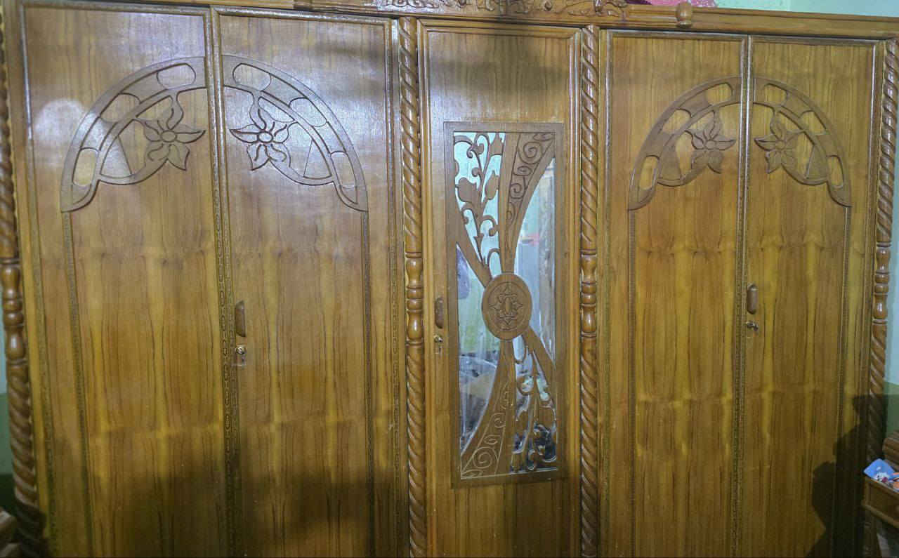 غرفه اخشاب تسكام خمس قطع باقي تفاصيل يم صاحب الغرفه ***********
