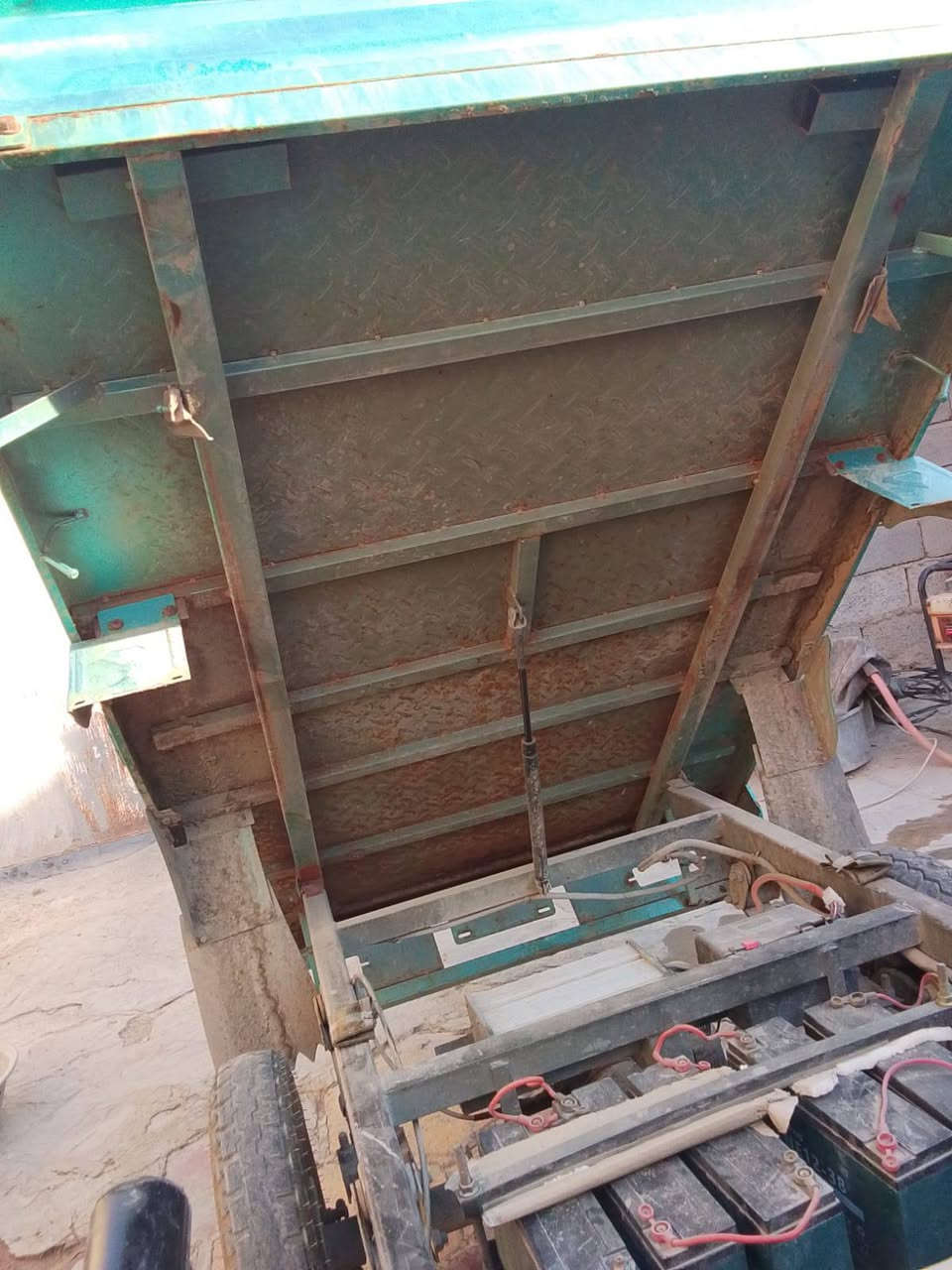 ستوتة شحن دايوان موديل 24 الحجم الكبير البدي قياس طول 160 والعرض 110 سرعة 50 بطاريات مسطرة تمشيك 35 كيلو بيها طكطة بالتاير الوره ونقصها بك لايت جانت متوركة شغلات بسيطة السعر 1 مليون وبيها مجال بسيط حك الجية المكان بغداد المعامل رقمي ‎***********‎ بي واتساب
