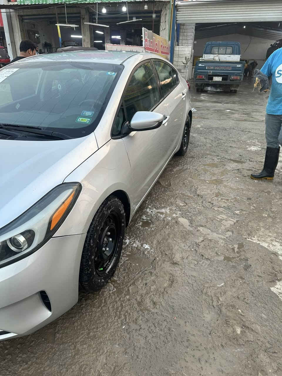 سلام عليكم فورتي 17 سياره ليبل واحد كامله مابيه اي نقص وهزه جديده 117 ورقه وبيه مجال تعال وشوف بعينك سياره تصال مامتواجد ع الفيس ***********
