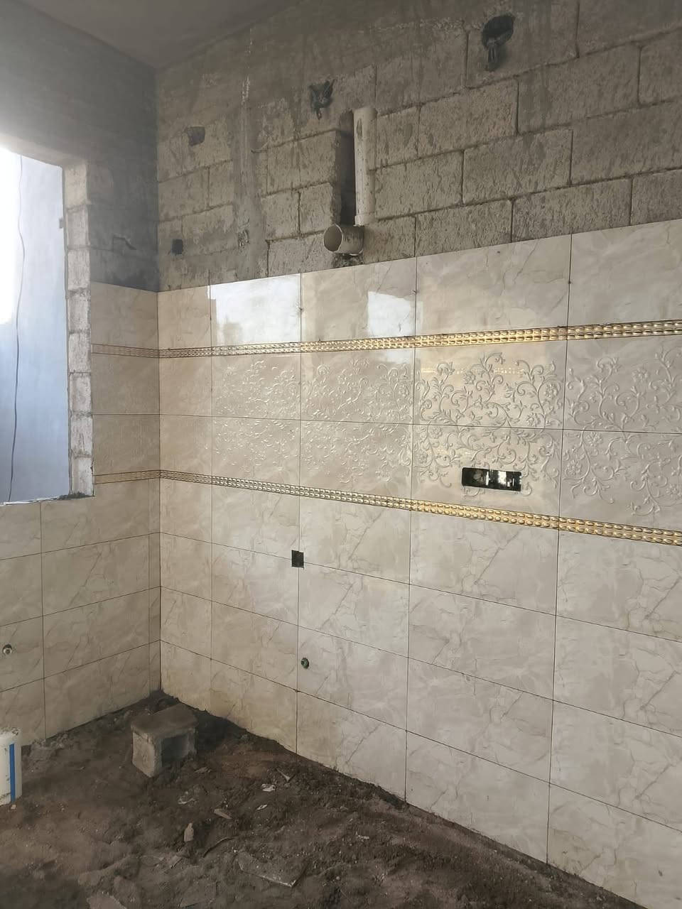 السلام عليكم خلفه سيراميك
اشتغل
1_جدران
2_الارضيه
3_درج
4_لزاره
5_الواح
شغل درجة ولى استلام مهندس
***********
