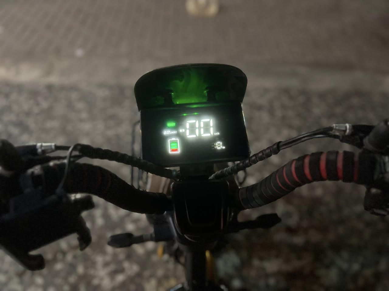 السلام عليكم 
دراجه شحن موديل 2023
حجم20 الدراجه نضيفه وممبدل شي بيهة وما بيهة عطل تمشي طبيعي بعدهة على حالت المحل ومواصفاتهة معروفه 
السعر 400الف وبيهة مجال قليل 
 الرقم ***********
