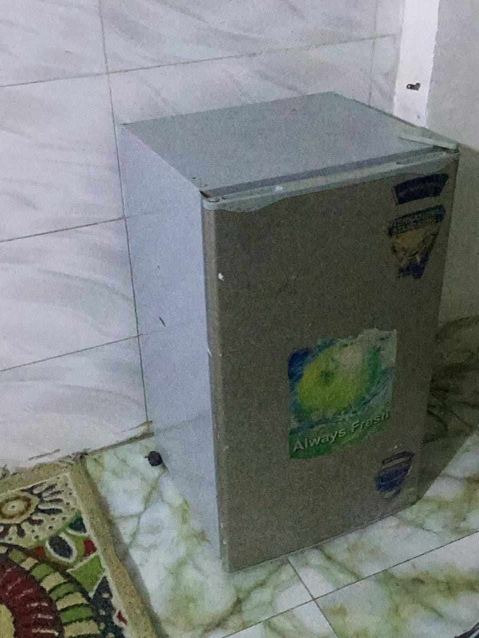 السلام عليكم ثلاجه نضيفه مثل ما موضح بل صور تبريد ثلج بس عطل بيهة الأوتوماتيك تجي تفحص وموطور شغال سعر ٣٥ألف وبيهةمجال حك الجيه  ***********
