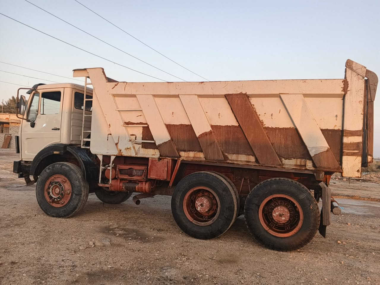 موديل 81   مجموعه جي اف 
مكينه 25 لا تنقص  ولا تبخر شرط  شاصي مكفول  بدي توني معمره   سياره جاهزه للشغل مكان سياره ناصريه قضاء النصر  ***********
