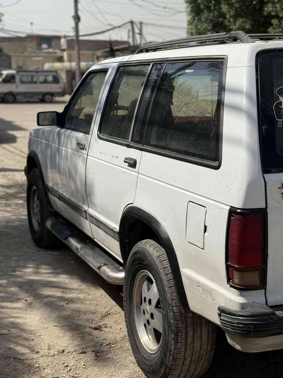 سلام عليكم بلايزر للبيع موديل 92 سيارة كير ومحرك بلادي اوتماتيك رقم بغداد أرقام وسنويا مجددات السعر 35 ورقة سيارة مكفوله من ضربه وصبغ حتى تبريد شغال العنوان واسط العزيزية الاتصال ع رقم الهاتف ***********
