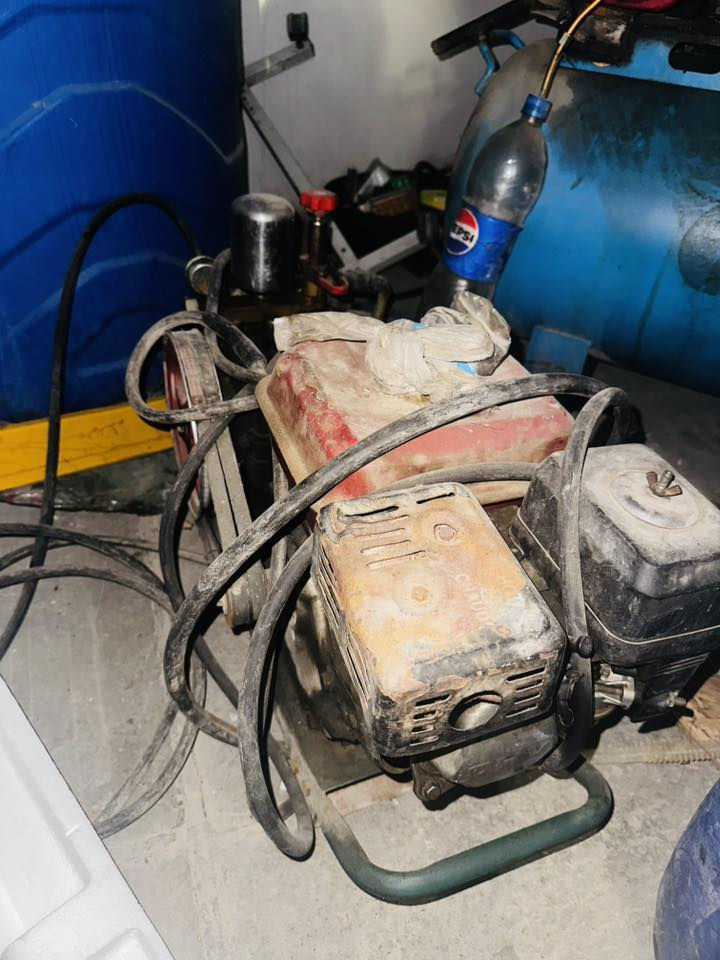 سلام عليكم اخوان هذني غراض كلهن للبيع تاروسه مال هوه شغاله كامله ماطور مي دفع قوي واكف عقل بي ودكات تشحيم دهن وغراض بنجر كلهن للبيع بيع مستعجل كلهن 300الف وما بيهن مجال قفل قفل قفل ***********
