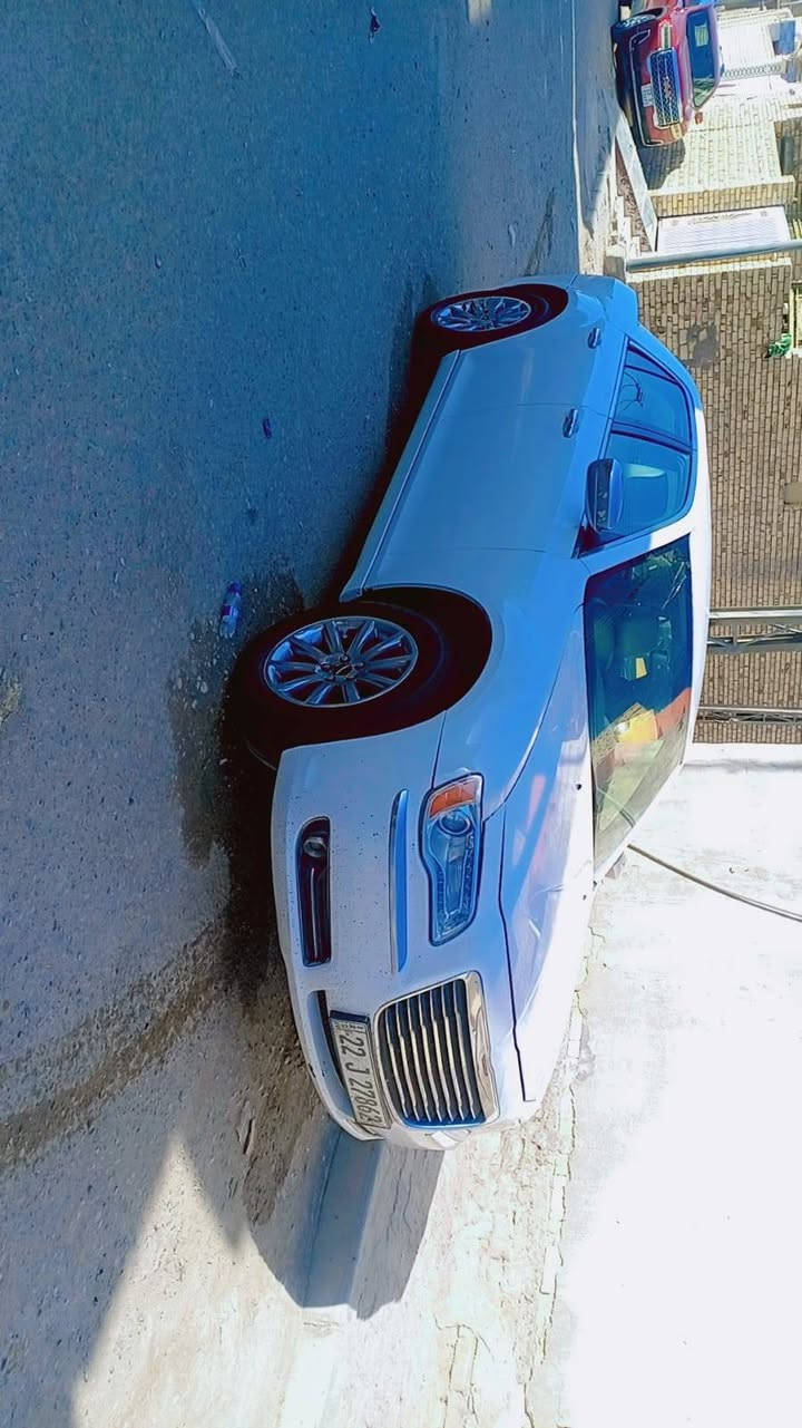 اوباما 2012 داخل عسلي مكينة كير اكسل حدادية كلها جديدة رقم اربيل انكليزي بيها بنيد وجاملغ بدون دواخل السعر 153 مكان السيارة العمارة ***********
