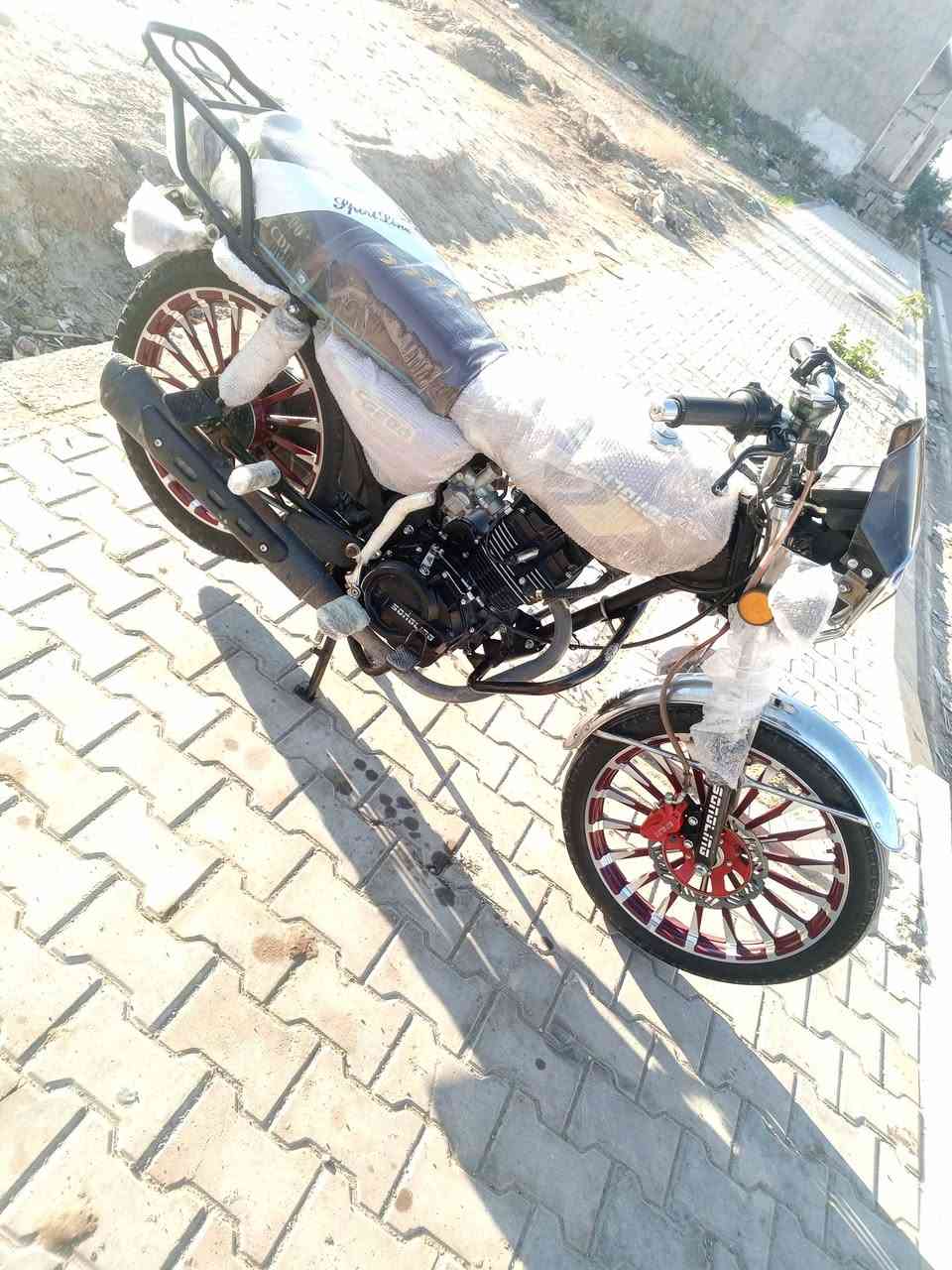 سلام عليكم دراجة سيفان 2026 طك الفلين زيرووو صارلها شهر من طالعة من الوكيل  كفالة عامة من الشخط اوراق اصولي حتة الورقة الصفرة بيها يعني تترقم  ماناقصها برغي سعر 830 وبيها مجال للطيبين مكان ديالى كنعان  للستفسار اتصل ودلل ***********
