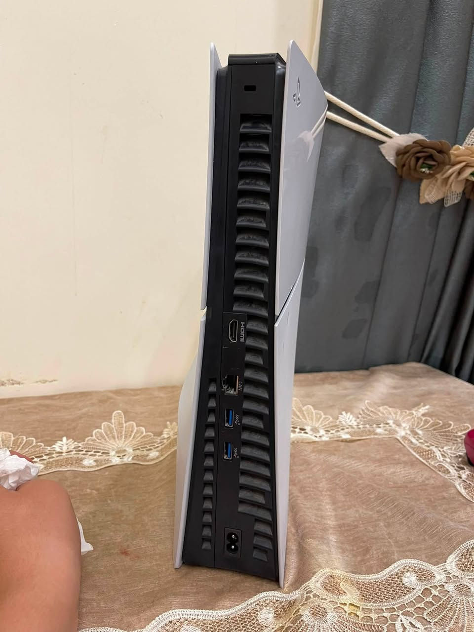بلي 5جديد ممفتوح ولا مره مستخدم اقل من شهرين بلي جديد امان الله ورسوله مع يده اصليه  سعره 750بي مجال لطيبين رقم الهاتف بس واتساب ***********

