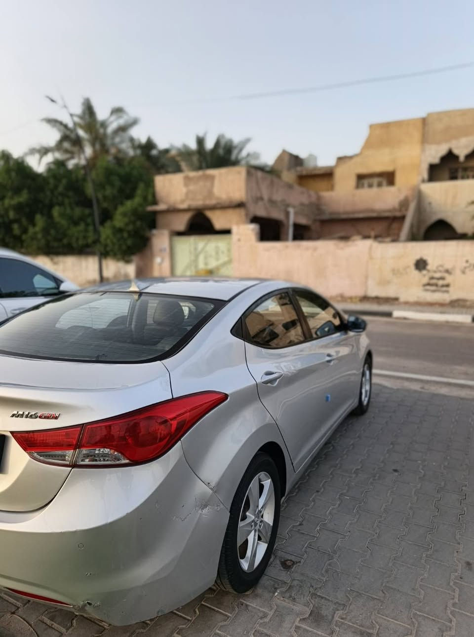 السلام عليكم
النترا افانتي ٢٠١٤ السيارة جديدة وجاهز مكينة كير حدادة تبريد ثلج شاشة اندرويد داخل جلد السعر ٤٦ وبيها مجال قليل او لمراوس حسب الرغبة
***********
