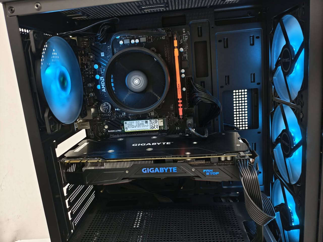 تجميعه مرتبه تشغل الي يعجبك من العاب ومونتاج باداء حلو
المعالج : r5 5500
البورد : b450 msi pro 
التخزين : m.2 512gb 
الرام : ddr4 8 3200 hyperx rgb 
الكرت : 1070 gigabyte 3fan 8gb
البور : 600w deepcool 
الكيس : antic 4fan rgb

كل هاي التجميعه المرتبه تشغل الي يعجبك ب ٦٢٥ الف 
مكاني بغداد الدوره حي المعلمين حياكم


**إذا كنت صاحب هذا الإعلان وتريد حذفه لأي سبب، رجاءا أرسل رسالة إلى الدعم الفني**