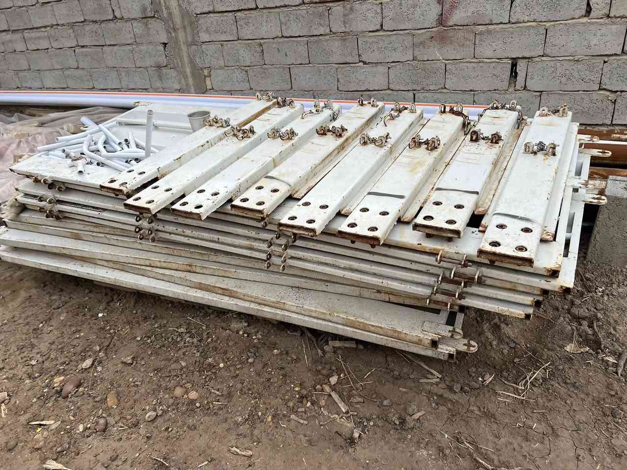 السلام وعليكم للبيع عربانة حدادية حداده السبطين طول 13/60 نص صفاح  موديل 2021 دناكير14صيني الاتصال ع الرقم ***********//***********
مكلف بل نشر سعر185بيها مجال
