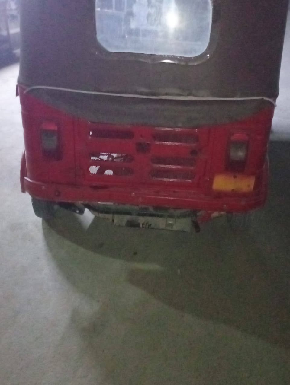 سلام عليكم شباب تكتك البيع موديل 18 اوراق كامله بس محتاج وريد ابيع الله شاهد تكتك رقم شاصي سويت دوسه وراح بس اوراق كامله 7 وتعهد حلال وحرام مكاني بغداد الحريه سعرها 1500 مستعجل عل بيع ***********
