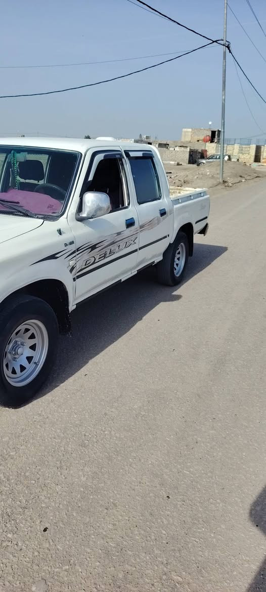 سلام عليكم دير للبيع موديل ٢٠٠٧ رقم بغداد اصفر بدون تحويل مالكه ماندله ابيع هل موجود مكينه وكير وحداديه جدد تخم تاير جدد سياره عله بلاد مكانه ديوانيه رقم ***********١٢ سعره ٢٥وبيه مجال
