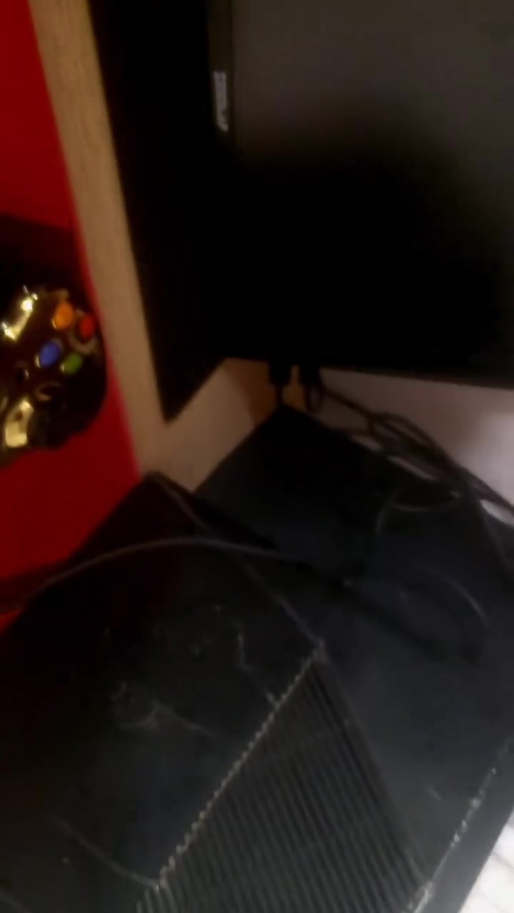 السلام عليكم
جهاز Xbox360 سوبر سلم 
ما مفتوح نهائي ولا مصلح نهائيا 
كامل ملحقاته اصلية
محولة اصلية و كيبل HD  و جويستك اصلية
يعني تاخذه كبل تشبك على شاشه وتلعب
وبه 32 لعبة قويات كلش
سعره 100 ألف
يتوفر توصيل جميع محافظات العراق 5 ألف


**إذا كنت صاحب هذا الإعلان وتريد حذفه لأي سبب، رجاءا أرسل رسالة إلى الدعم الفني**