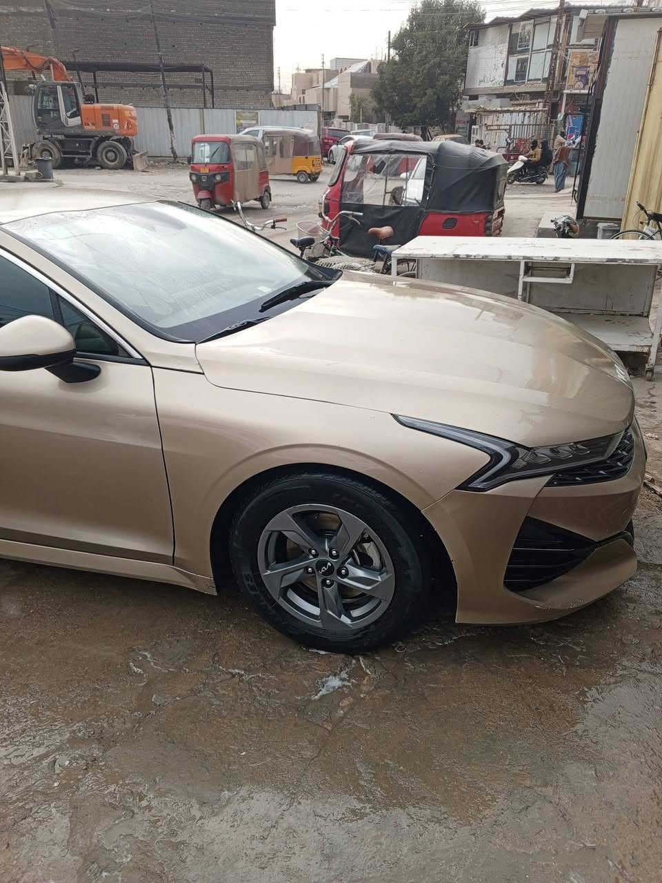 K5موديل 2022 1600تيربو حادثه جاملغ جنهه  اليمنى الامامي   والبنيد رقم بغداد انكليزي مكان السياره بغداد البلديات سعر 170وبيهه مجال رقم الهاتف ***********
