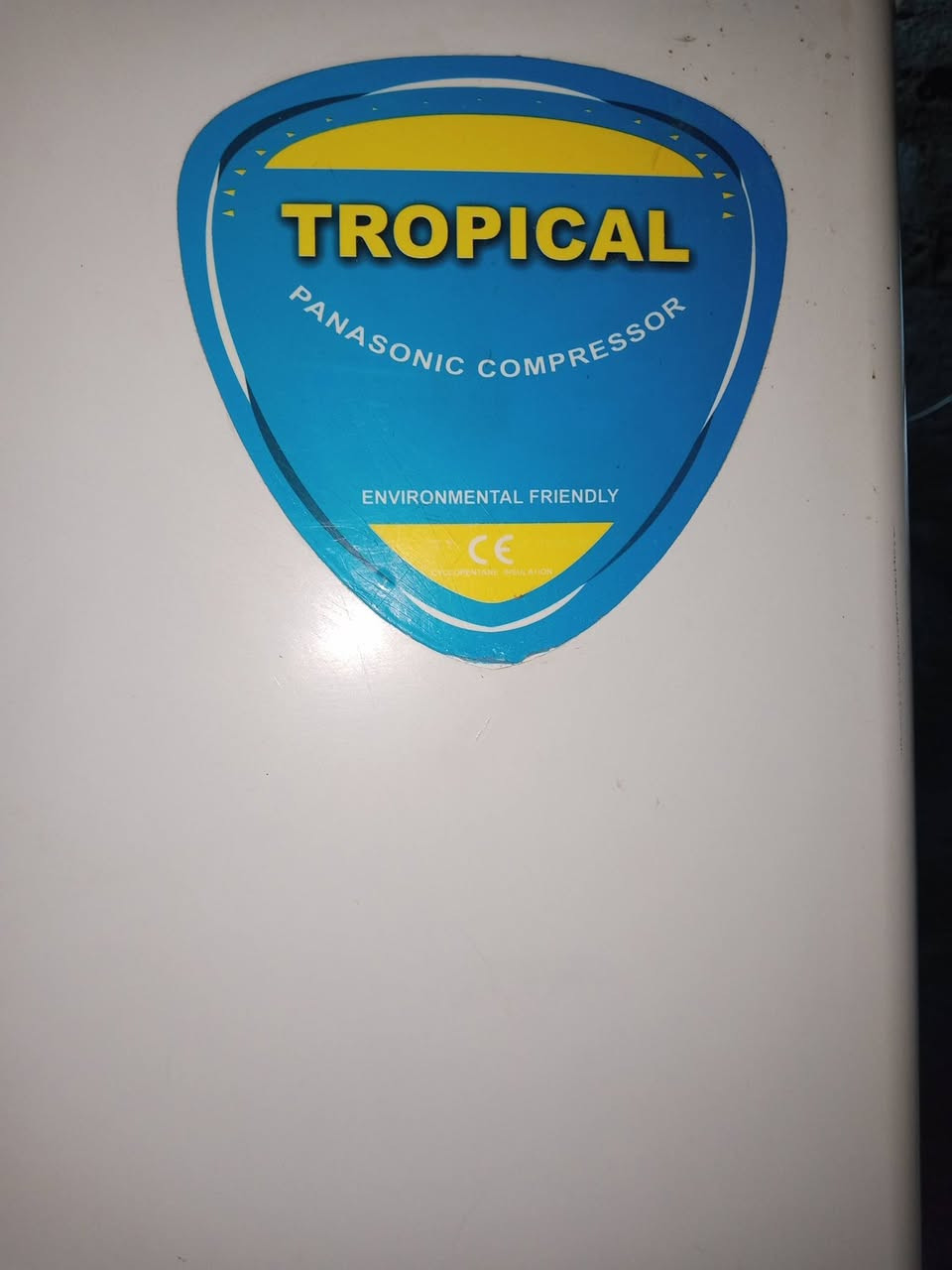 ثلاجه للبيع تشتغل بس ما بيها غاز سعر 50 الف ‏‪***********‬‏الايمن حي التنك
