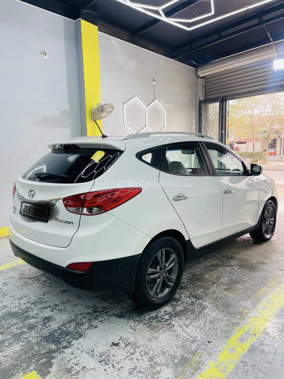 السلام عليكم شباب
توسان موديل 2012 خليجي

ماشيه 155

موصفات عاديه مكفوله من الضربه والصبغ والبارد فقط كارت بالذيل مال چاملغ الخلفي على كد إصبعين والباقي كفاله صدر تاير كير مكينه السياره جاهزه ومبولشه رقم سليمانيه دولي شرط التحويل 

رجاءا جاءا اقرأ التفاصيل قبل الاتصال

السعر 139وبيها مجال بسيط لطيبين 

للاستفسار ***********
