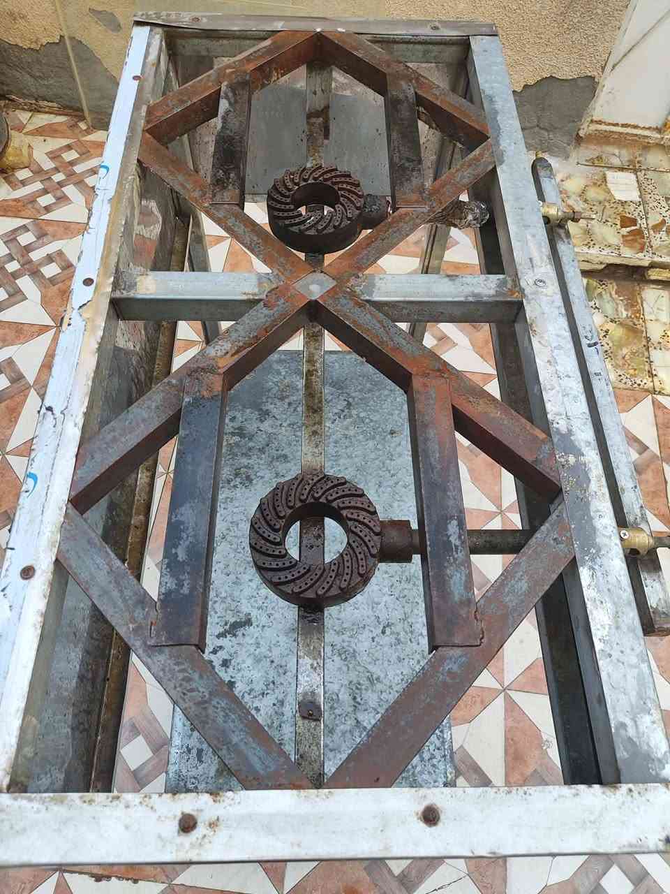 سلام عليكم طباخ ثنين عيون تسكام نظيف كلش + وهاي ساحبة دهون مغلون طولها 3 أمتار مضبوطه وياها صاروخيه مالتها هذا رقمي وبيه واتساب ***********
