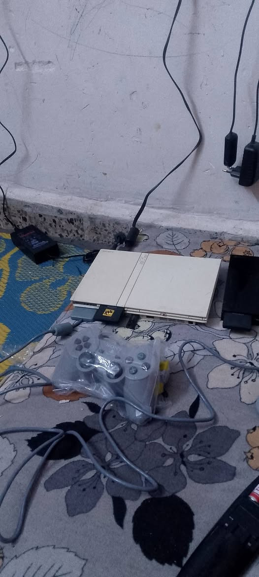 بلاي 2 للبيع شغالات مكان الدوره ابو دشير والسعر اثنينات 50 قفل ***********
