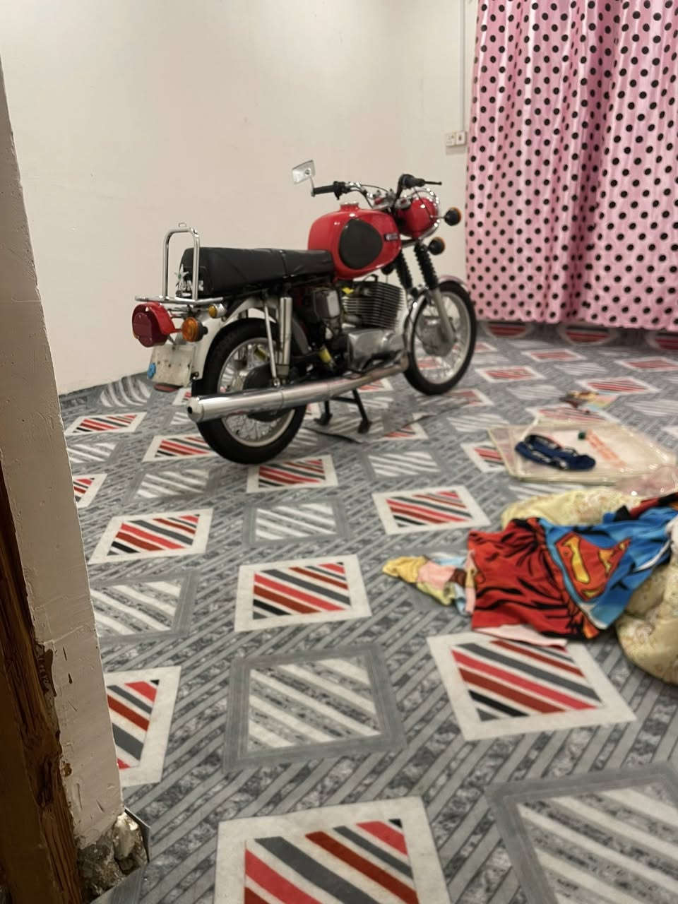 سلا عليكم دراجه امزت 81دراجه شوفت عينك خير من الله مكينته كصه ٢بيه لحيم بس بل خشم  كهربائياته كلهه شغاله ***********هاذ رقمي الي يريده بي خير ويدلل دراجه بدون  بكاني بصره
