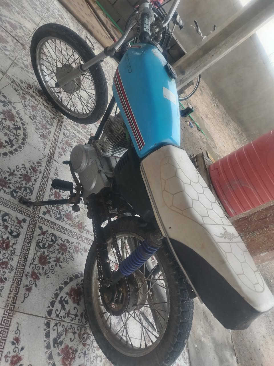 السلام عليكم شباب دراجه للبيع ايراني ادوات والسعر 200 وبيها مجال *********** مكان البصره كرمه علي

