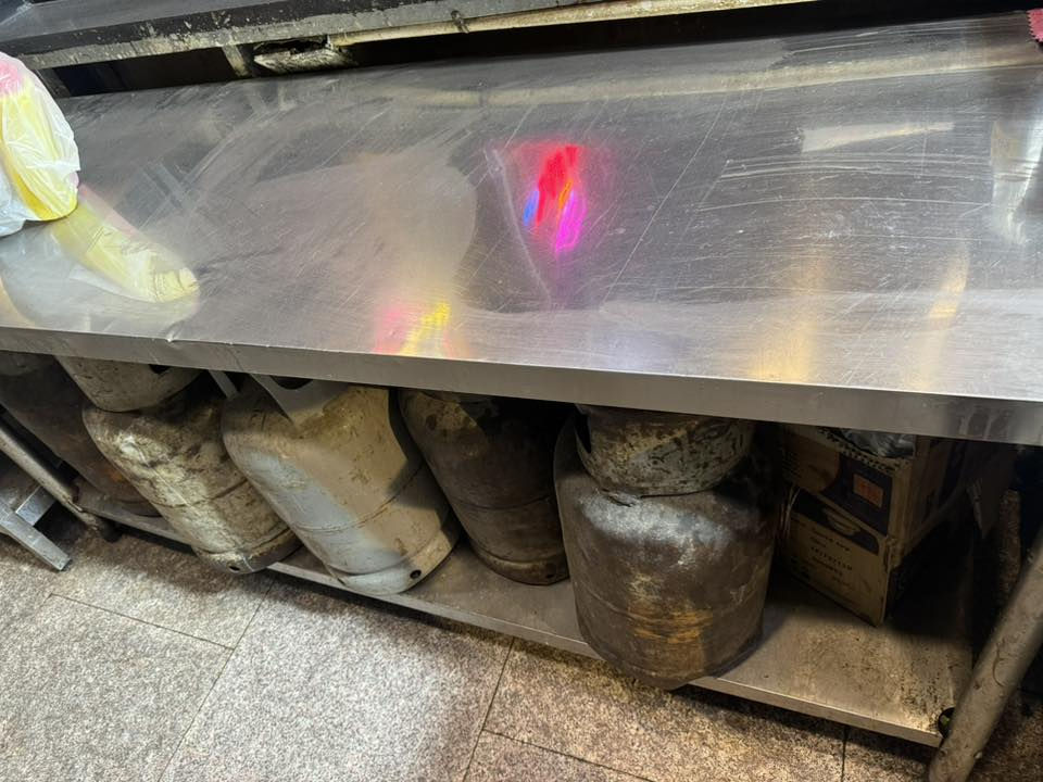 ‏السلام عليكم ورحمة الله وبركاته
‏أغراض مطعم للبيع درجة أولى العنوان البلديات
‏للاستفسار مراسلة الصفحة أو الاتصال
‏***********
