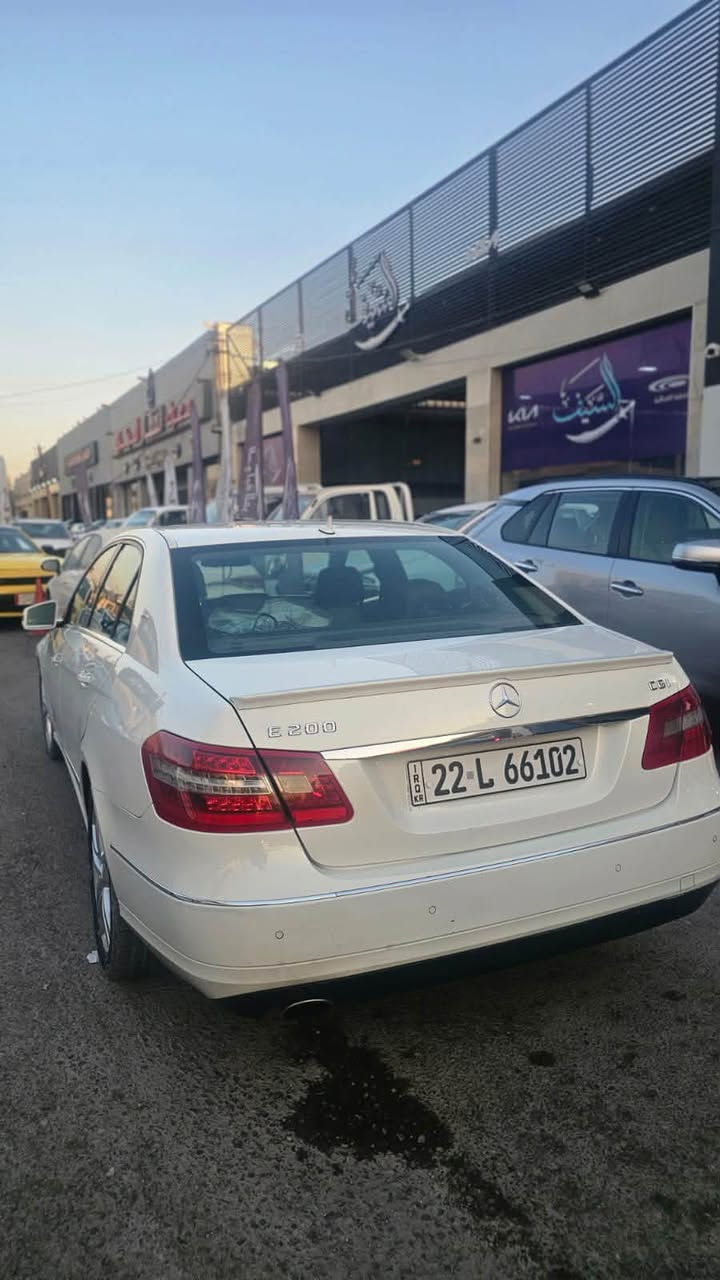مارسيدس E200 2010 
خليجي كلين ماشية ٣٠٠ الف 
معروفة مواصفاتها 
بيها طخة بسيطة داخل العراق بالبنيد فقط ما اخترقت معدلة و مصبوغة مقدار شبر 
السعر ١٣٣ ورقة و بيها مجال حك الجية 
مكانها بغداد او الانبار ***********
