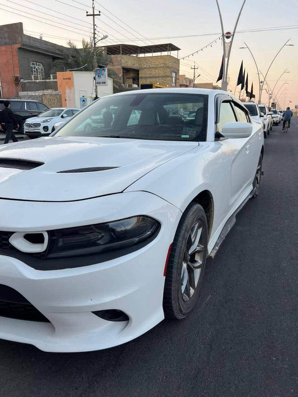 السلام عليكم 
جارجر 2019  GT لون ابيض 
محرك 3.6 السياره جديده 
وجاهزه من كير ومكينه وحداديه   كهربائيات 
تدفئه تبريد ✅
مكان الصبغ واضح بسونار 
كامره خلفيه دواره 
شاشه جبيره 
وارد امريكي 
السعر 195 وبيها مجال للطيبين 
مكاني بصره 
***********

