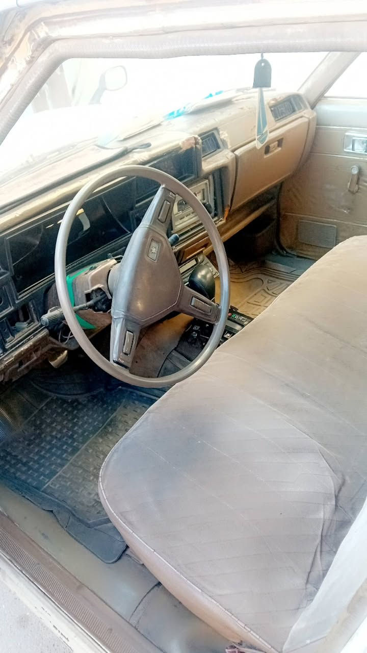 السلام عليكم ياالله اكراون 81كيراومكينه ونجي رياضي السيارة حلوه خير من السعر18 الله***********
