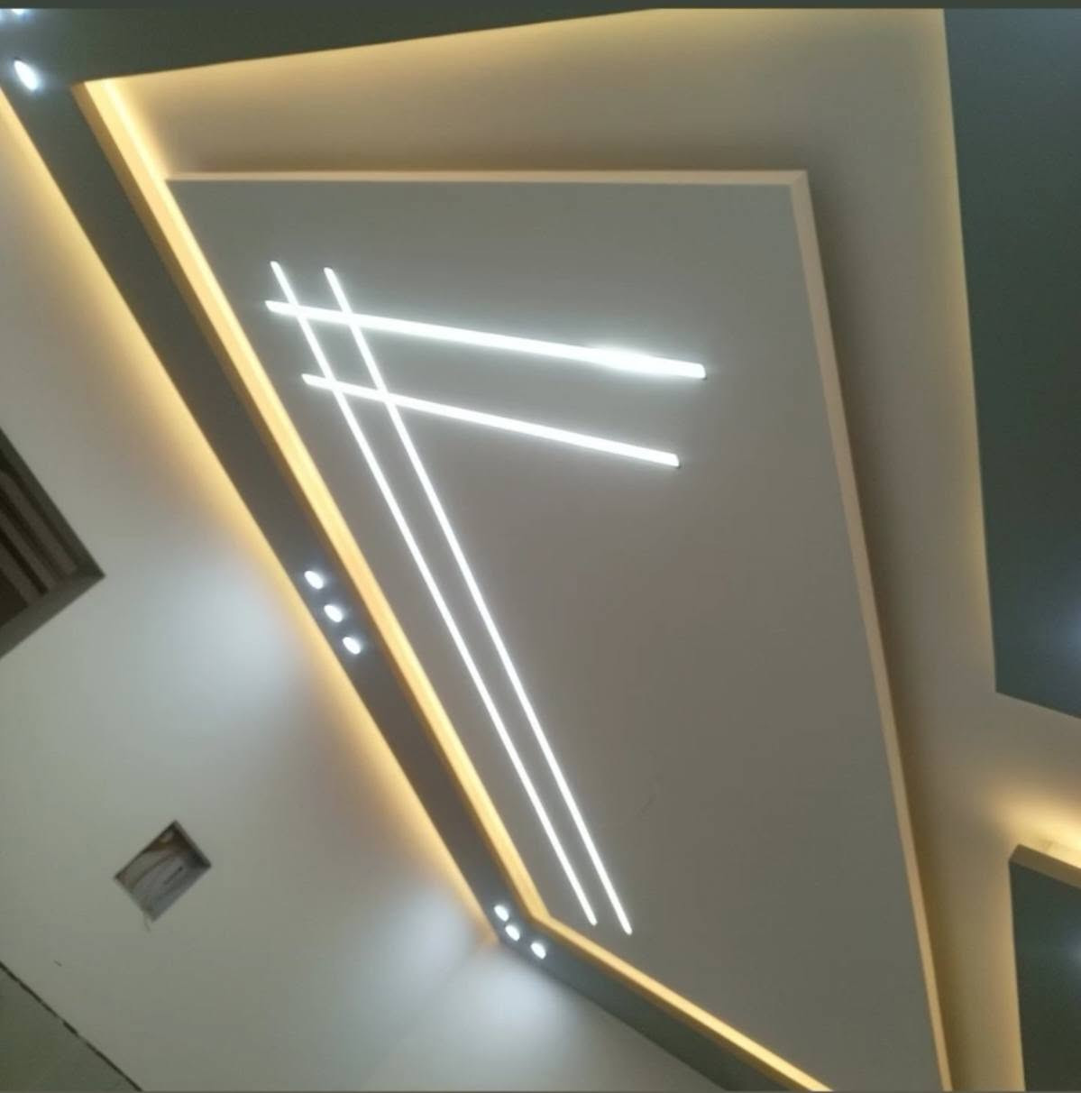 السلام عليكم ورحمة الله وبركاته
ليكتمل جمال بيتك 🏠🏚
نقدم لكم احدث الديكورات جبس بورد وارقى التصاميم وإبداعات في عالم الديكور دقه فالعمل وسرعه بالأنجاز و بأسعار تنافسيه 🔥
👈شيبورد
👈بديل الحجر
👈 بديل الخشب
‏👈بديل الرخام 
👈 ديكورات جبس أمبورد و بوكسات أناره مخفية 
‏👈 أسقف فلات جبس أمبورد
‏👈 فواصل جدران و أرفف وقواطع 
‏👈 ديكورات شاشات

نقوم بجميع الديكورات للمنازل و الشقق والمحلات التجااريه 
للأستفسارتواصل على الأرقام التاليه:👇
***********
***********
