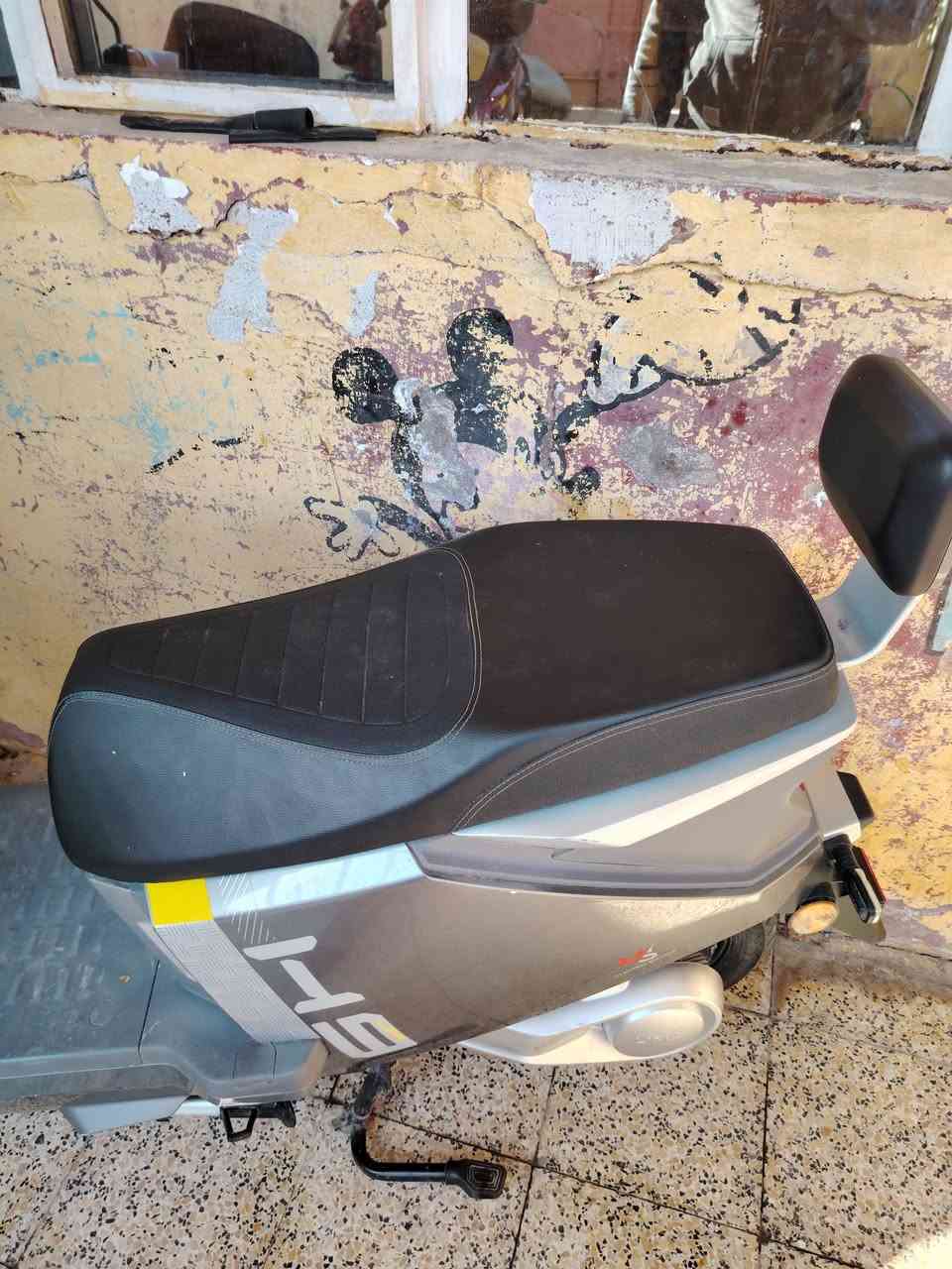 ماطور شحن نضيف ٦ بطارية للتواصل *********** / مكلف بل نشر
