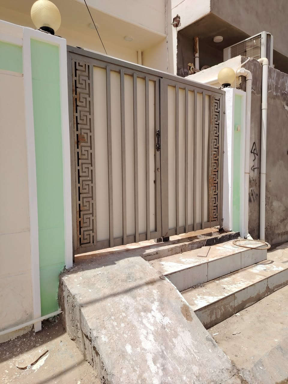 اعمالي صبغ الواجهات بمواد وعمل درجة اولى بمواد #سلكونية #مقاومه_للأمطار #واشعة_الشمس #وباللوان_ثابتة تدوم لسنوات
#ترميم #وصبغ البيوت والمحلات والمجمعات السكنية والطبية الداخل والواجهات الخارجية والابواب الحديد والشبابيك والابواب الخشبية
يوجد لدينا صبغ خاص #للسيراميك و #اخشاب_الصاج 
للعمل راسلوني على صفحة الفيس بوك او الواتساب ***********
#نضافة_العمل_شرطنا_الاول
#الديوانية
