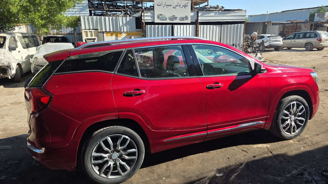 واتساب *********** السعر ٢١٥ وبيها مجال
لتر توربو، 4 أسطوانات.
القوة: 170 - 175 حصان.
عزم الدوران: 273 - 275 نيوتن متر.
ناقل الحركة: أوتوماتيكي بـ 9 سرعات.
نظام الدفع: دفع كلي (AWD) قياسي في فئة دينالي.
استهلاك الوقود: اقتصادية في البنزين.
التصميم الخارجي (دينالي):
شبك أمامي كروم مميز لفئة دينالي.
مصابيح أمامية وخلفية LED تعمل بتقنية "C-shape" مع إضاءة متحركة.
جنوط ألومنيوم قياس 19 بوصة.
باب خلفي كهربائي يعمل بالاستشعار.
فتحة سقف بانورامية.
المقصورة الداخلية والراحة (فول مواصفات):
مقاعد جلدية مخرّمة مع شعار "Denali".
مقاعد أمامية مهواة (تبريد) ومدفأة.
مقاعد خلفية قابلة للتدفئة.
شاشة معلومات وترفيه GMC قياس 15 إنش.
شاشة معلومات للسائق قياس 11 إنش.
شاحن لاسلكي.
شاشة عرض رأسية (Head-up Display).
السلامة والأمان:
نظام رؤية محيطية عالي الدقة (كاميرات 360 درجة).
تنبيه اصطدام أمامي وفرملة تلقائية للمشاة.
نظام التنبيه عند تغيير المسار مع تنبيه المنطقة العمياء الجانبية.
