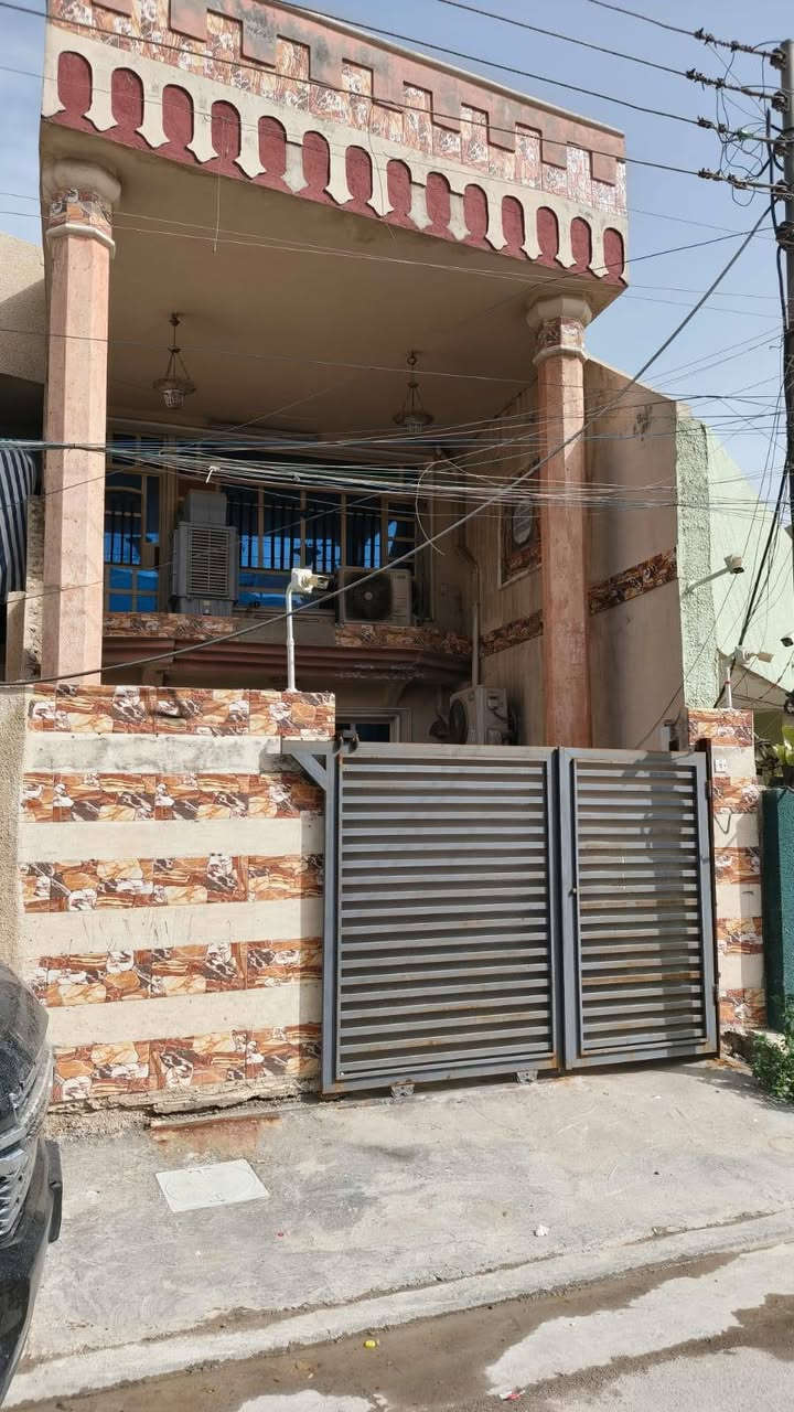 مشتمل للبيع
حي الجهاد خلف مطعم ريلاكس سابقا 
التفاصيل الواجهة ٥ النزال ٢٠
كراج كبير 
صالة ٦×٥  مطبخ ٦×٥ صحيات 
غرفتين بالطابق الثاني 
للأستفسار الاتصال ع الرقم 
***********
