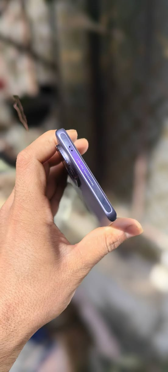 سلام عليكم
خبير البورتريه 
Vivo v 40 
جهاز يجي بكاميرا بتحفة فنيه. من شركه زايس Zeiss 🔵

معالج قوي 
Sn 7gen 3 
ببجي 90 فريم 
بطاريه عملاقه 
5500 ملي امبير 
شاشة سوبر اموليد 120 هيرتز
جهاز نظافة 95 بالميه
بدون ملحقات

مكفول من كلشي 
عنواني بغداد مدينة الصدر
توصيل موجود فقط باعتماد


**إذا كنت صاحب هذا الإعلان وتريد حذفه لأي سبب، رجاءا أرسل رسالة إلى الدعم الفني**