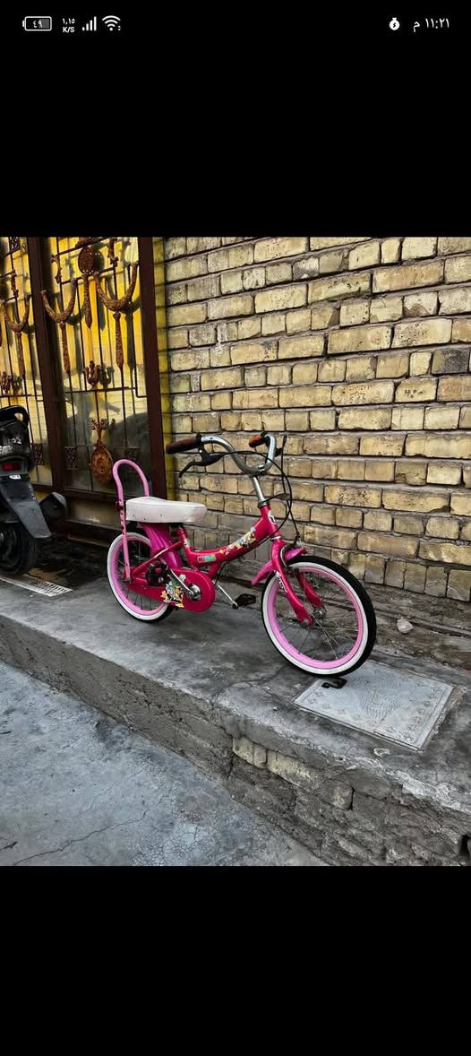 بايسكل اطفال على شكل دراجة ياباني للبيع كسر حاوية سعر 65الف مواصفات البايسكل:-
1- الون وردي مميز 💞.
2- حجم البايسكل 16🚲.
3- تايرات خط ابيض كتان اصلي 💎.
4- يدات بريك جدد حديد اصلي .
5- نوع المعدن حديد 🔗.
     مكاني 📍 بغداد الشعب شارع الصحة قرب سوق صبح 🛑 يتوفر خدمة توصيل 🛑 رقمي للستفسار ***********
